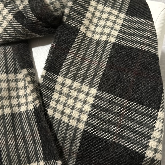 Scarf-Gray Tones Plaid-8x67-EUC-Acrylic - Picture 3 of 14